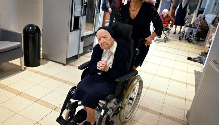 الراهبة لوسيا راندون