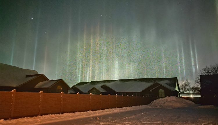 مشاهد ضوئية غريبة جدا في سماء أمريكا