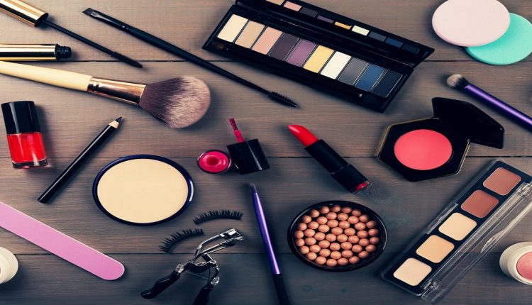 مساحيق التجميل