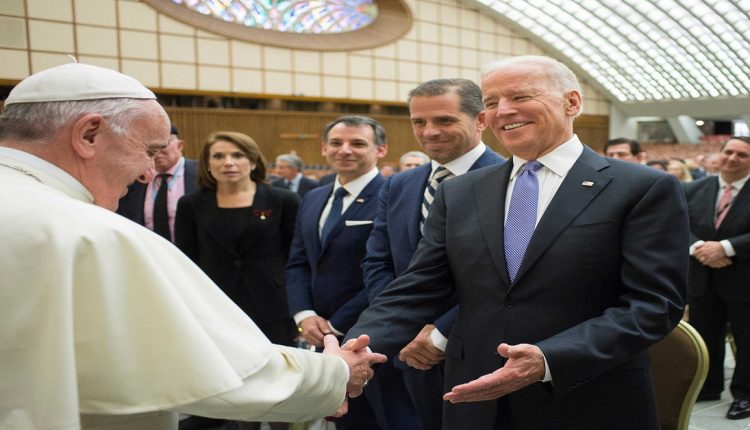 بايدن والبابا فرانسيس