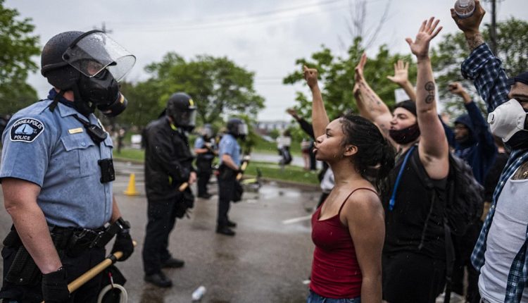 الشرطة الأمريكية اشتباكات