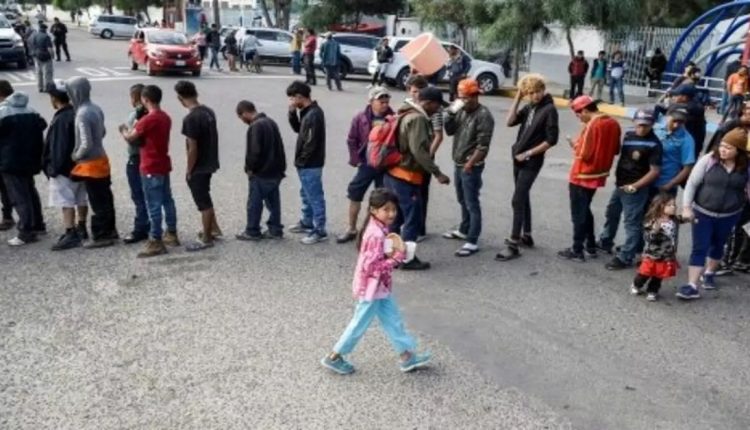 إدارة بايدن والمهاجرين