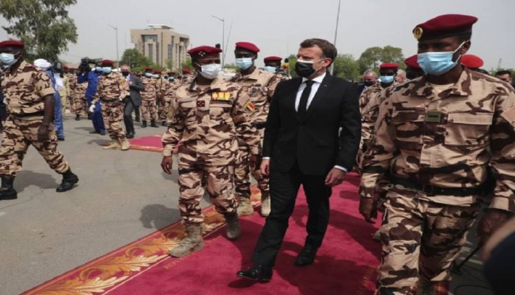 ماكرون من جنازة رئيس تشاد الراحل