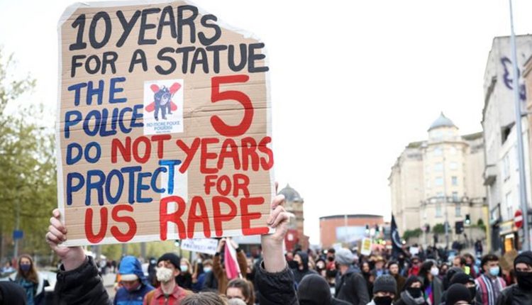 احتجاجات على منح الشرطة سلطات