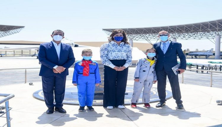 وزير الهجرة- مواطن مصري