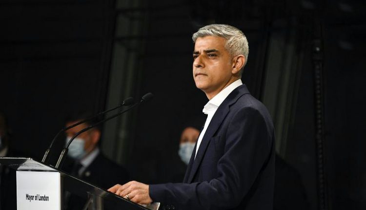 رئيس بلدية لندن العمّالي صادق خان