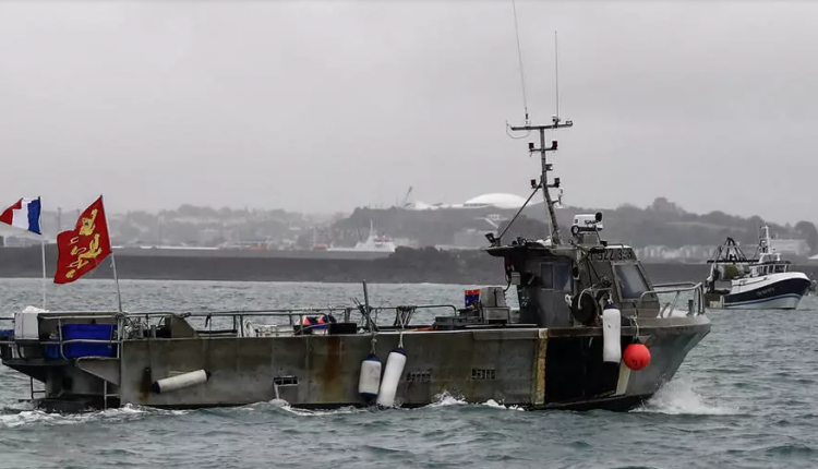 سفينة تابعة لحرس الحدود البحرية الفرنسية قرب جيرسي