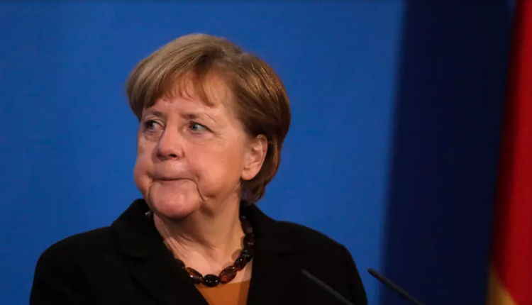 المستشارة الألمانية أنغيلا ميركل في مؤتمر صحافي في برلين بتاريخ 30 آذار/مارس 2021.