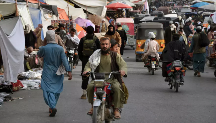 جانب من سوق شعبية في قندهار في 30 نيسان/أبريل 2021 جاود تنوير