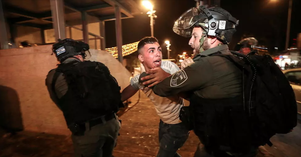 الشرطة الإسرائيلية تعتقل فلسطينيا في القدس خلال مواجهات