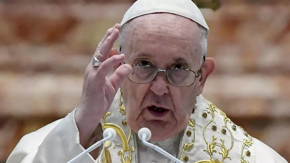 البابا فرنسيس خلال إلقائه خطاب عيد الفصح