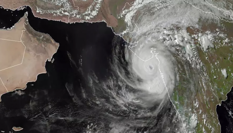 صورة فضائية لإعصار ضرب مناطق غرب الهند