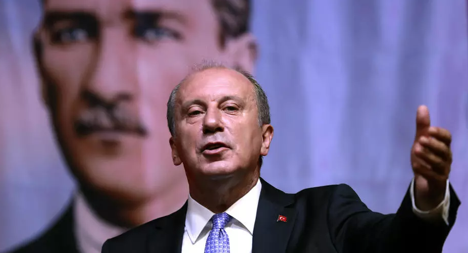المرشح السابق في الانتخابات الرئاسية التركية محرم إنجه خلال مؤتمر صحافي في أنقرة