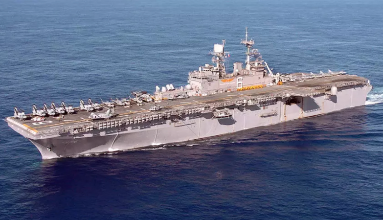 سفينة حربية أمريكية