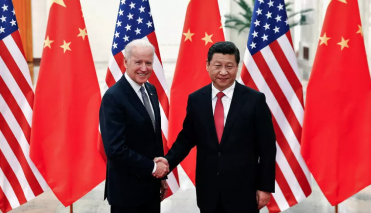 بايدن مع الرئيس الصيني في بكين عام 2013