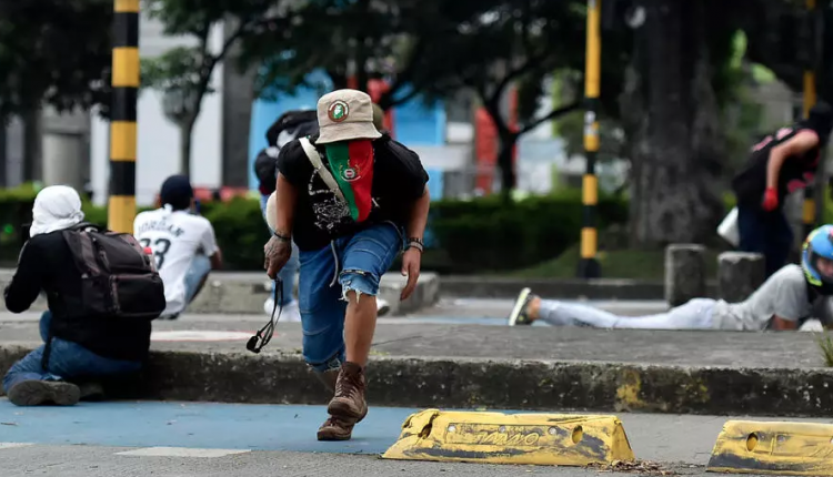 مواجهات بين متظاهرين والشرطة في كالي في كولومبيا