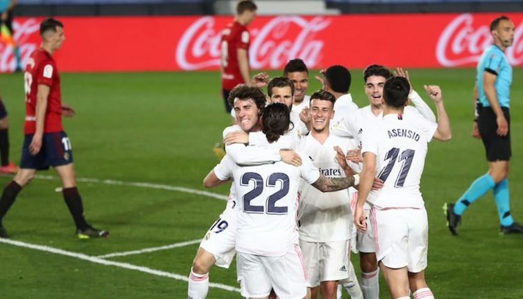 لاعبو الميرنغي يحتفلون بالهدف الثاني