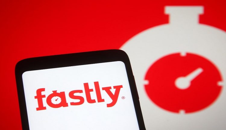 الإنترنت-منصات التواصل