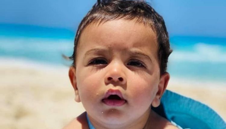 الطفل رشيد لم يتجاوز العامين