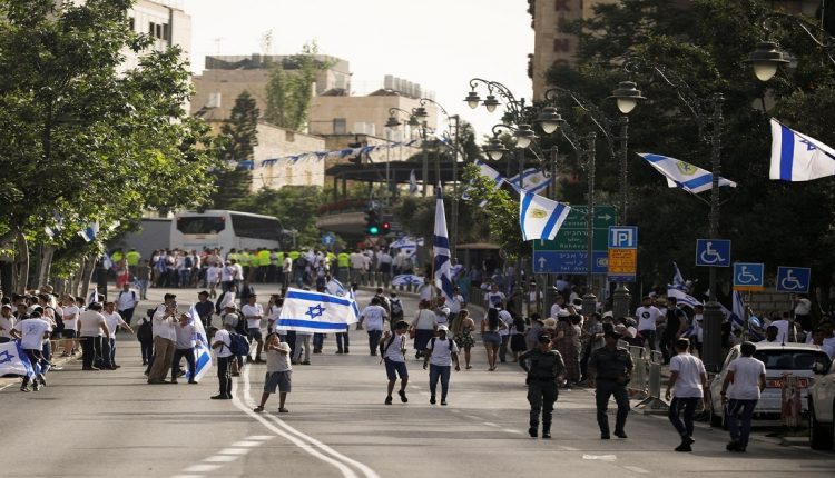 المقاومة الفلسطينية- مسيرة الأعلام