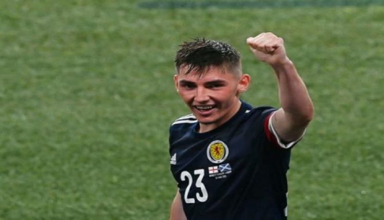 بيلي جيلمور لاعب اسكتلندا