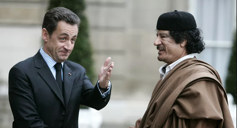 القذافي ونيكولا ساركوزي