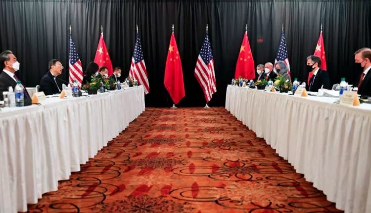 خلال اجتماع مسؤولين بوزارتي الخارجية الصينية والأمريكية في ألاسكا