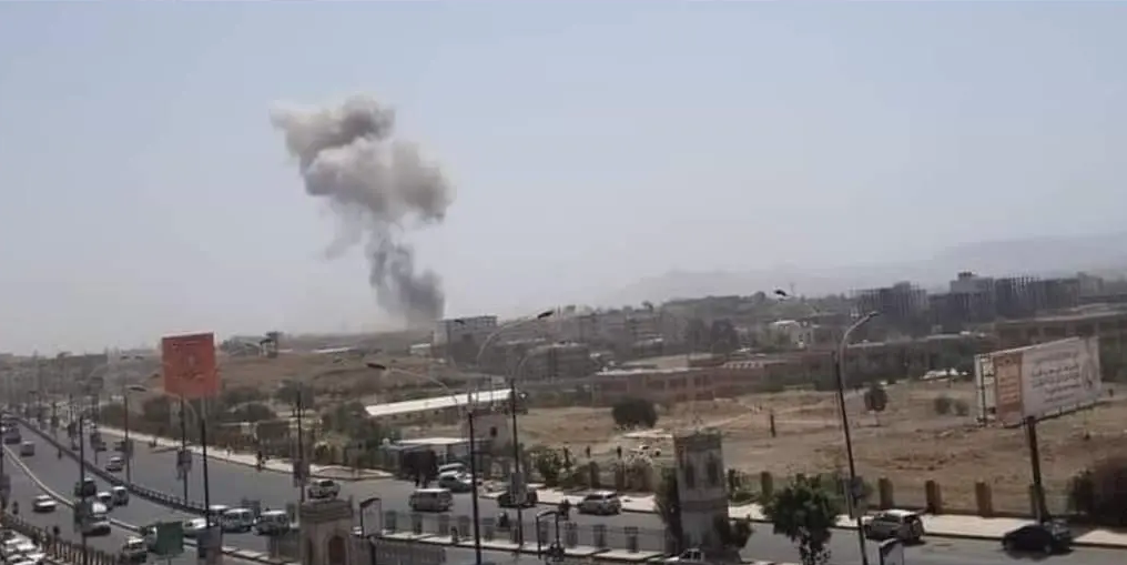 انفجارات تطال مقر معسكر الفرقة الأولى مدرع في صنعاء