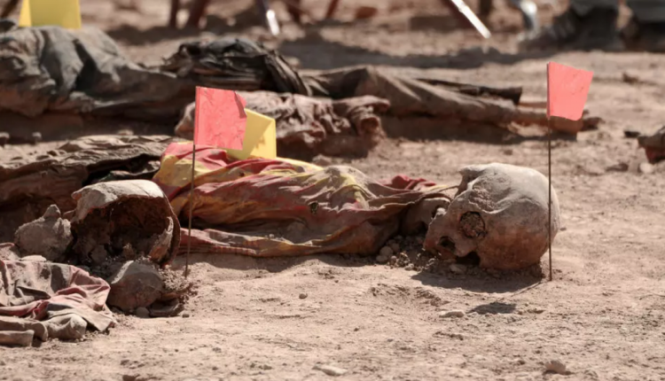 بقايا بشرية لضحايا مذبحة سجن بادوش عام 2014 التي ارتكبها تنظيم الدولة الإسلامية