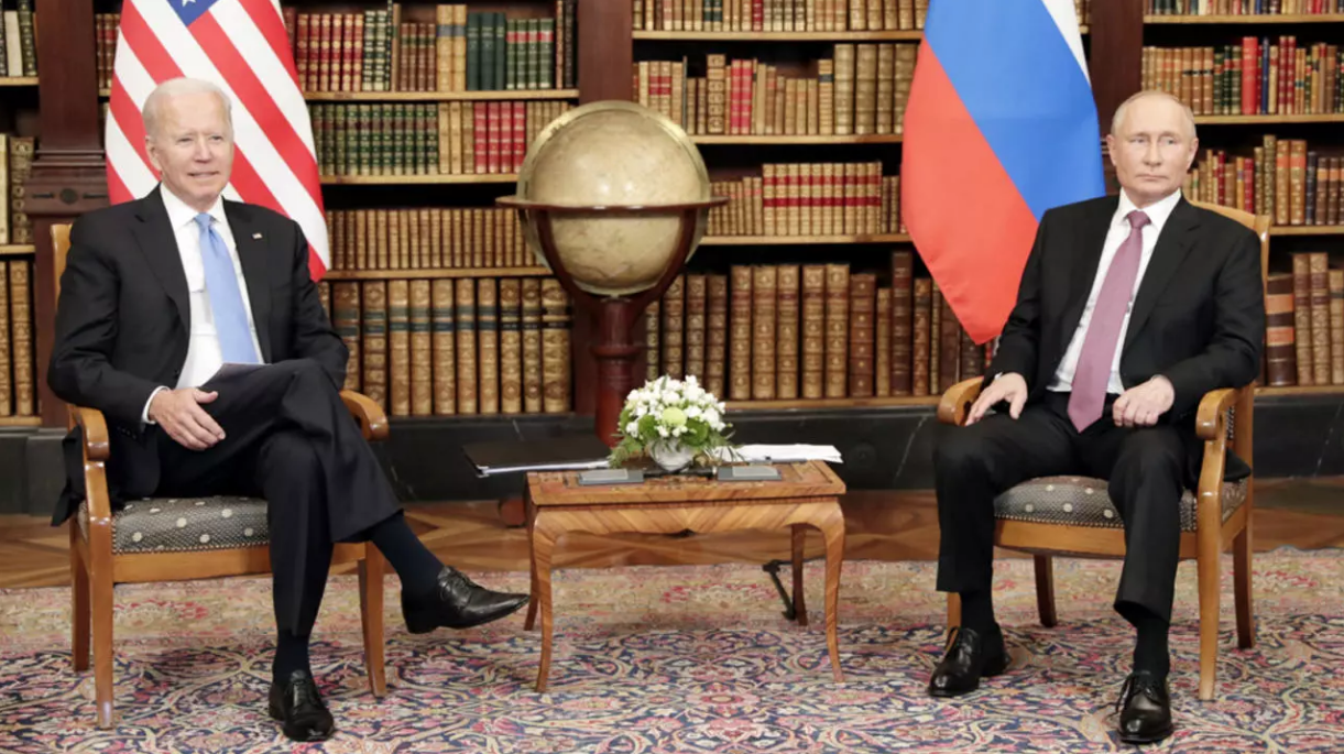 الرئيس الأمريكي جو بايدن يلتقي نظيره الروسي فلاديمير بوتين في قمة في جنيف