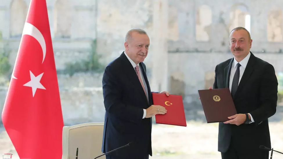 رئيس أذربيجان إلهام علييف ورئيس تركيا رجب طيب إردوغان في باكو