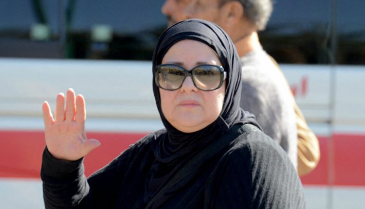 الفنانة دلال عبد العزيز