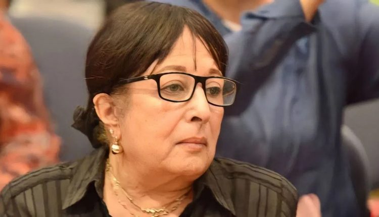 الفنانة سميرة عبد العزيز