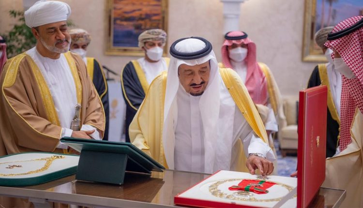 الملك سلمان وسلطان عمان