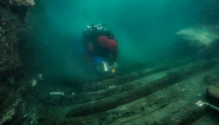 حطام سفينة حربية