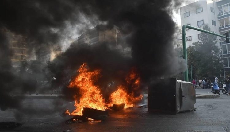 لبناني يضرم النار في نفسه