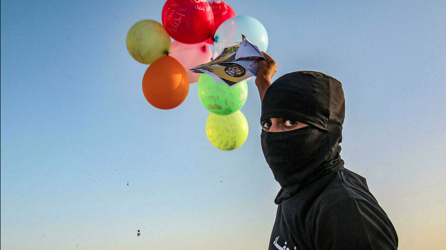 إطلاق البالونات الحارقة على إسرائيل من غزة