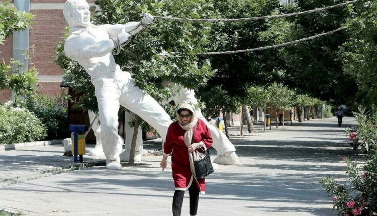 لقطة من داخل متنزه ملّت في شمال طهران