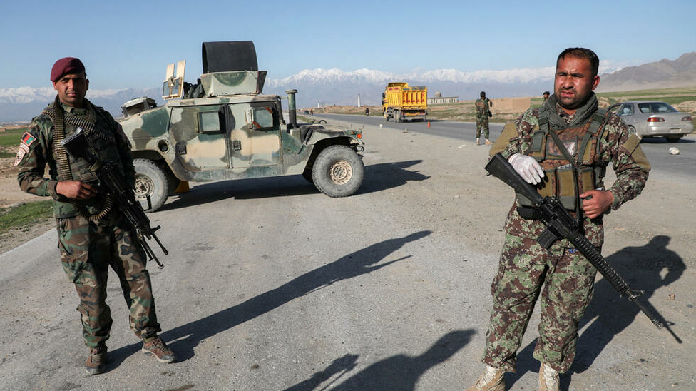 عسكريون من الجيش الأفغاني قرب كابول