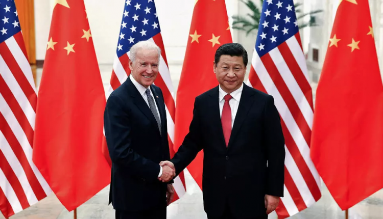 بايدن مع الرئيس الصيني في بكين عام 2013
