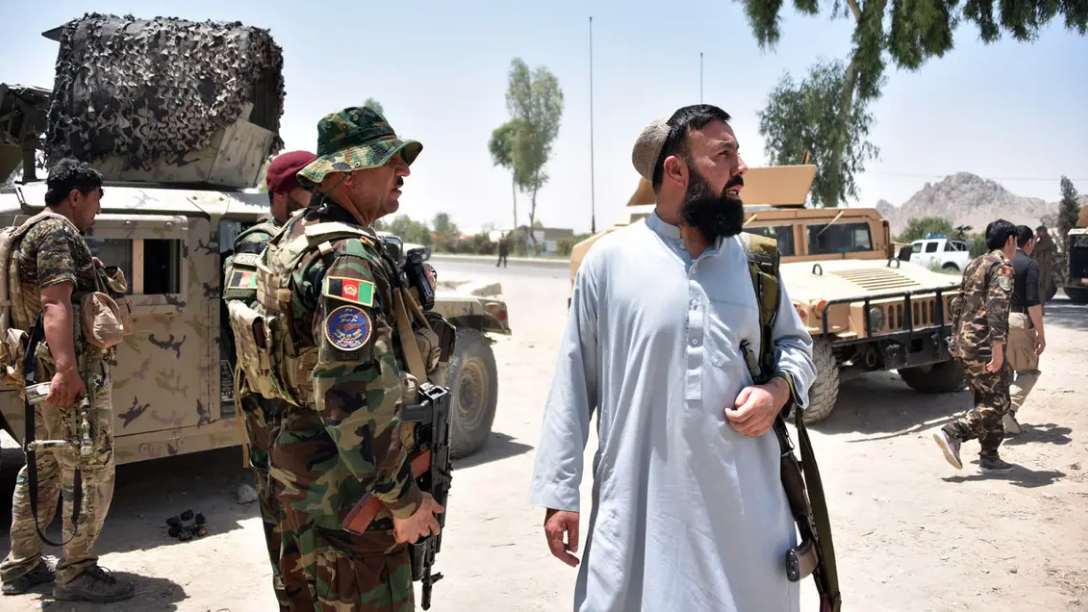 القوات الأفغانية في قندهار خلال معارك مع طالبان مطلع يوليو الحالي