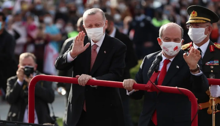 الرئيس التركي رجب طيب أردوغان ورئيس جمهورية شمال قبرص التركية أرسين تتار في فاروشا