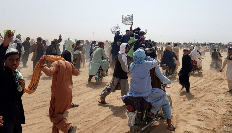 أنصار لحركة طالبان الأفغانية قرب الحدود مع باكستان