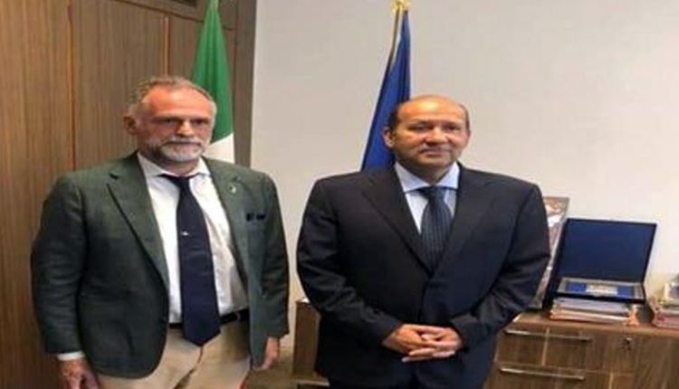 السفير المصري في روما يجتمع بوزير السياحة الإيطالي