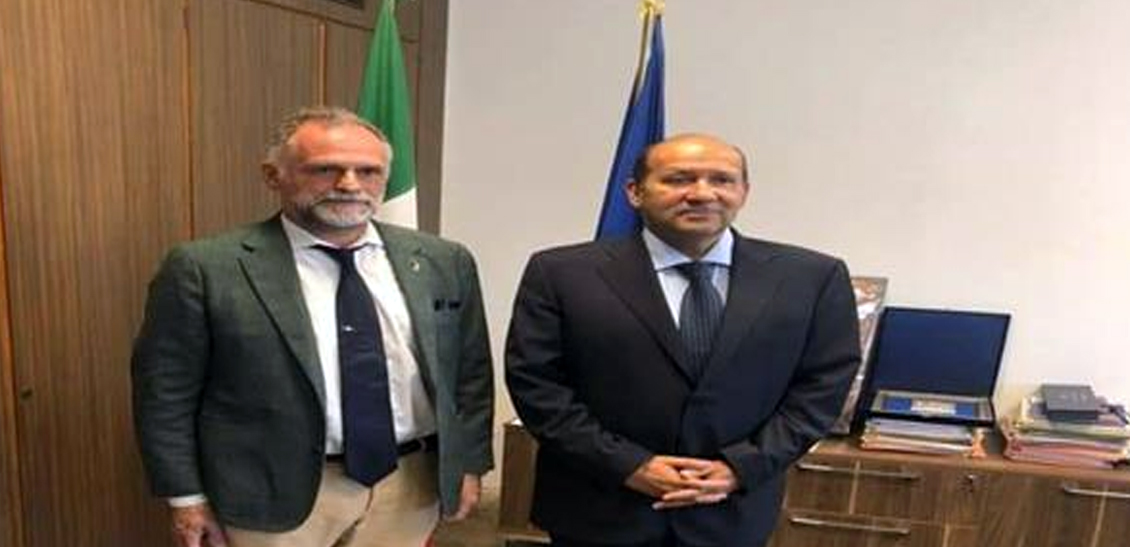 السفير المصري في روما يجتمع بوزير السياحة الإيطالي