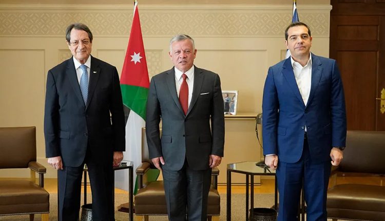 القمة الثلاثية