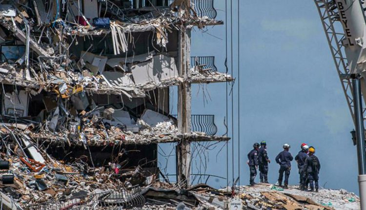 انهيار بناية في فلوريدا