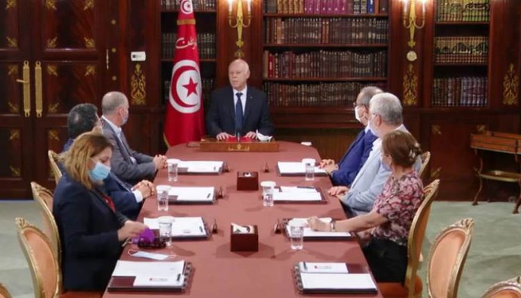 قيس سعيد في الاجتماع