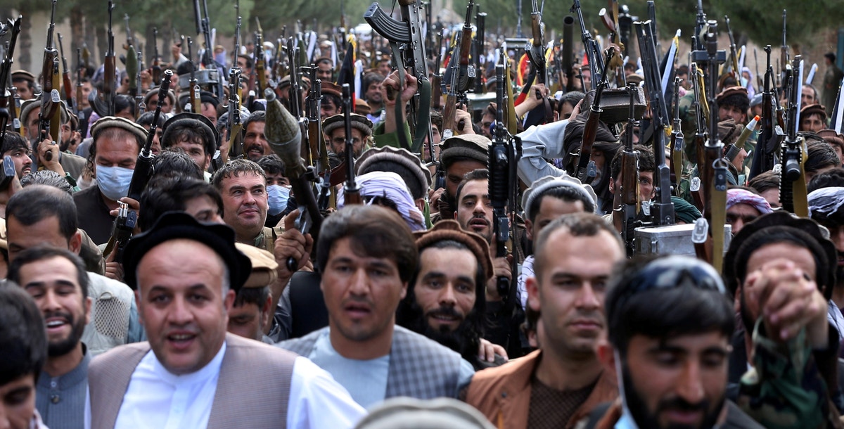 مئات المسلحين الأفغان يعلنون دعمهم للحكومة في مواجهة حركة طالبان