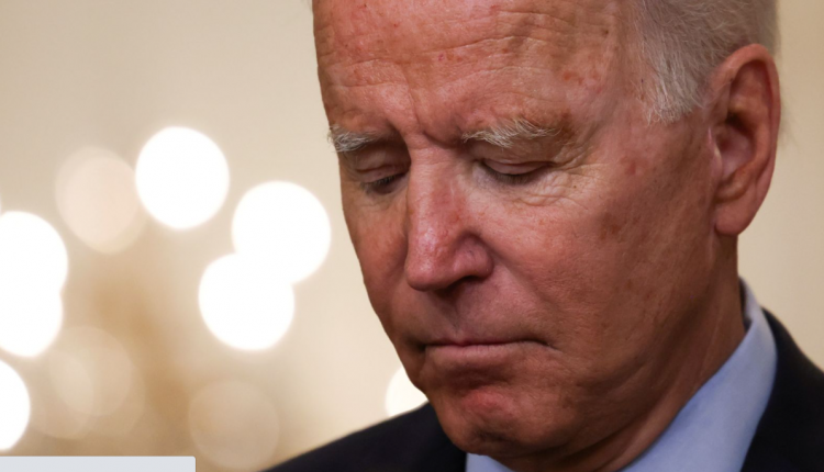جو بايدن يبدو مرتبكا